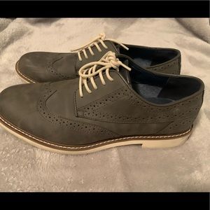 Tommy Hilfiger size 8 1/2 men’s dress shoes.